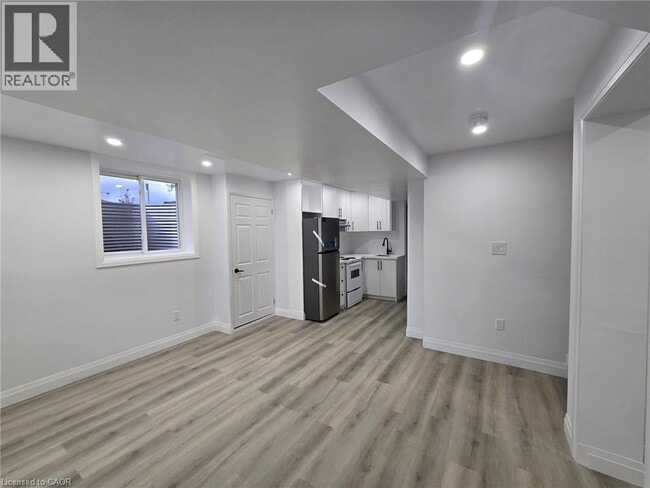 Building Photo - 200 Bedrock Dr