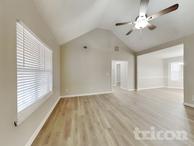 Foto del edificio - 210 Baxter Ln