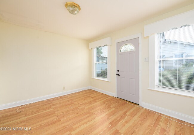 Building Photo - 1309 3rd Ave