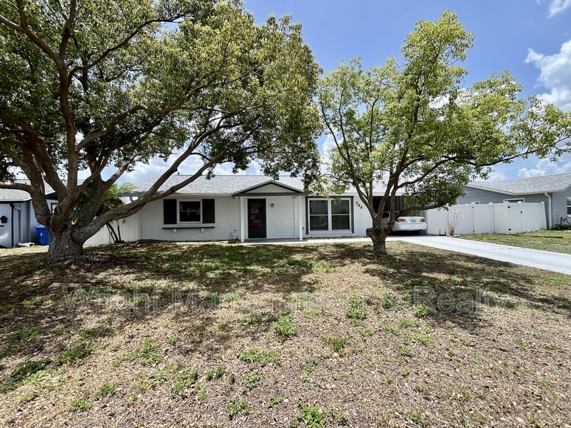 Photo - 704 Torrey Pines Avenue