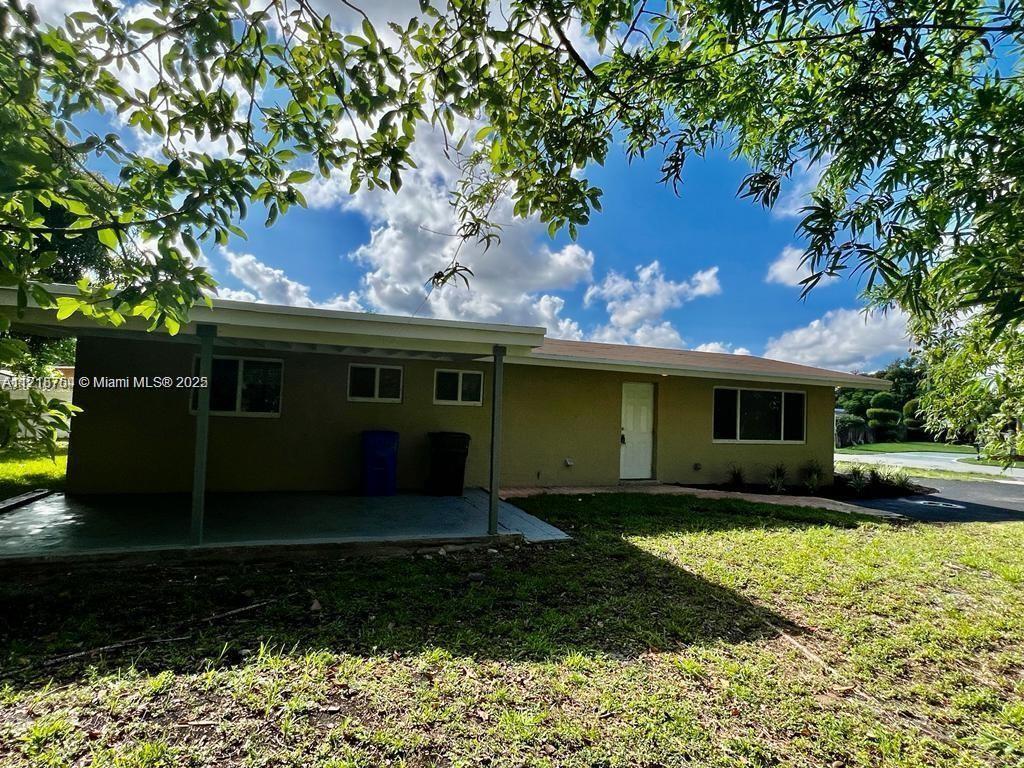 Foto principal - 1125 NW 16th Ct