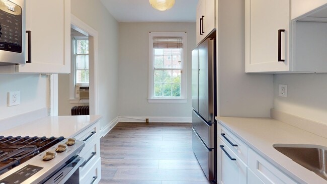Building Photo - Newly Renovated & Modern Studio Apartment ...