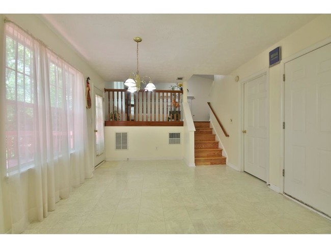 Building Photo - 2265 Valley Wood Dr