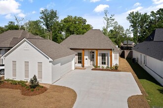 Building Photo - 17452 Lions Ear Ln