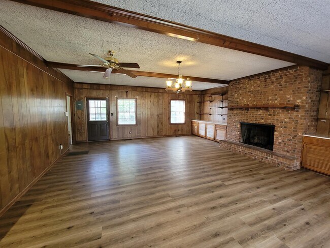 Building Photo - 1801 N Berkeley Blvd