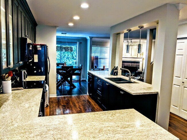 Photo du bâtiment - 36060-36060 Old Yale Rd