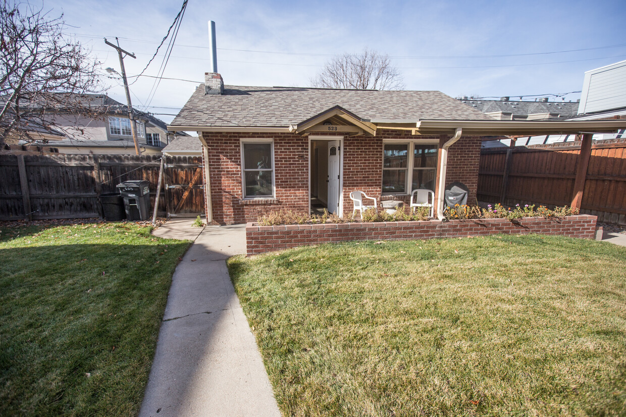 Home Front with yard - 523 Clayton St