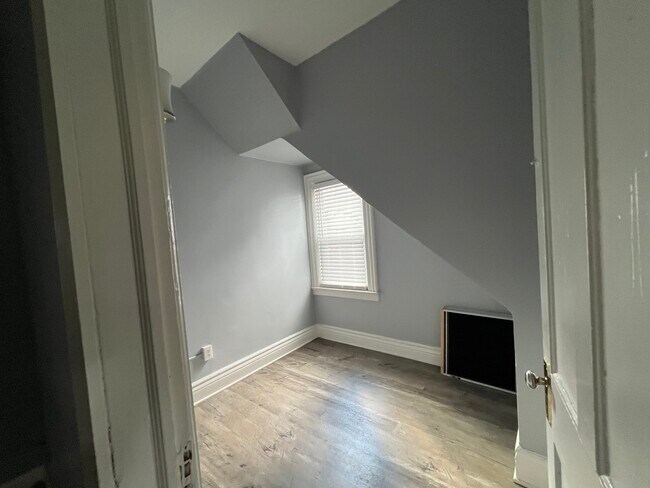 Dormitorio - 268 W Tupper St