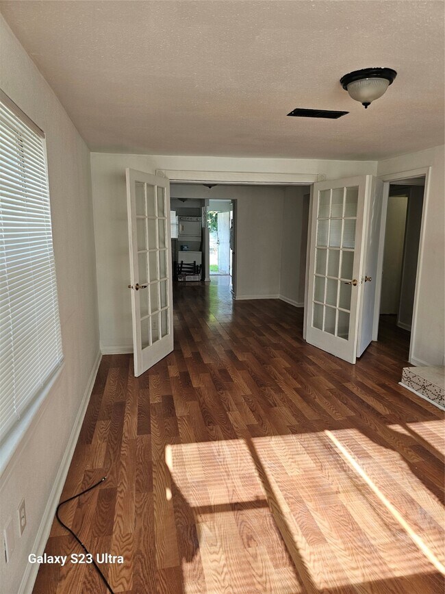 Foto del edificio - 7914 Lockwood Dr