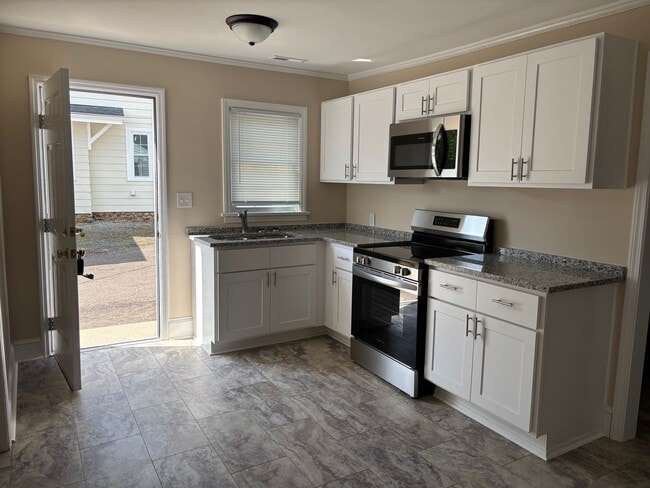 Building Photo - 1318