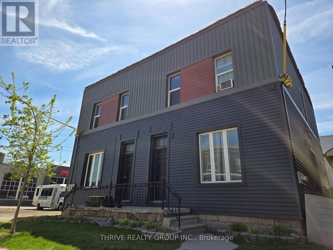 Building Photo - 259 Clarence St