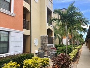 Building Photo - 9731 Acqua Ct