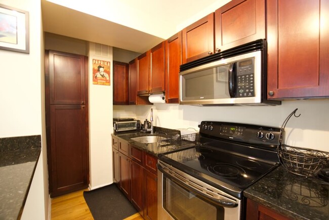 Foto del edificio - 4180 N Marine Dr