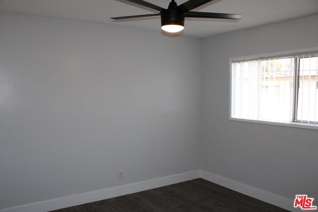 Foto del edificio - 1026 S Flower St