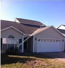 Building Photo - 136 Beach Dr