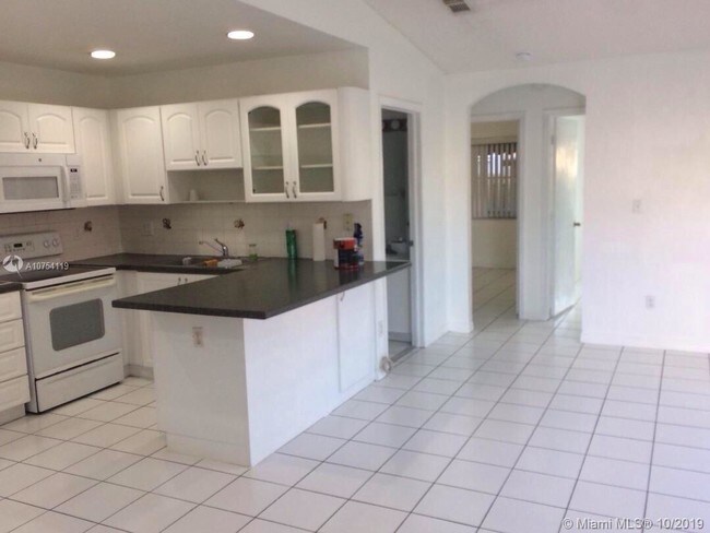 Building Photo - 1150 NW 126th Ct