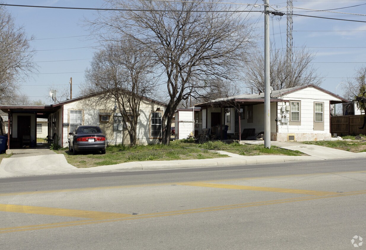 Primary Photo - 2131 E Southcross Blvd