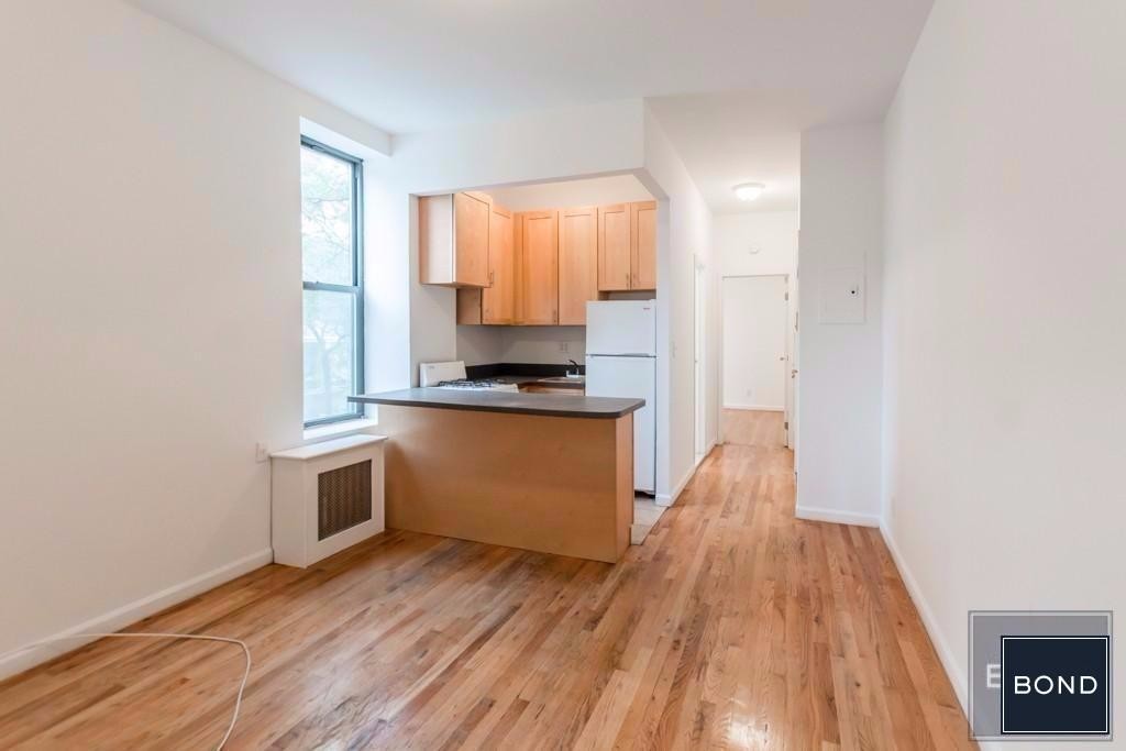 Primary Photo - 501 E 76th St