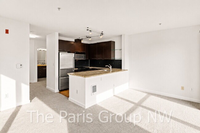 Foto del edificio - 1 MO FREE - Fab CapHill Condo * Ideal Location! Tons of Amenities! Fresh Paint & New Flooring! Ne...