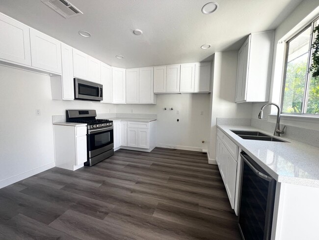 Building Photo - COMING SOON! 4 BED / 2 BATH REMODELED home...