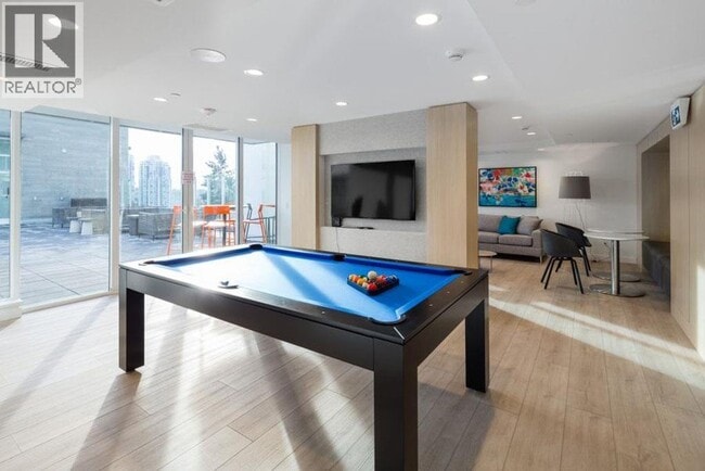 Building Photo - 525 Foster Ave