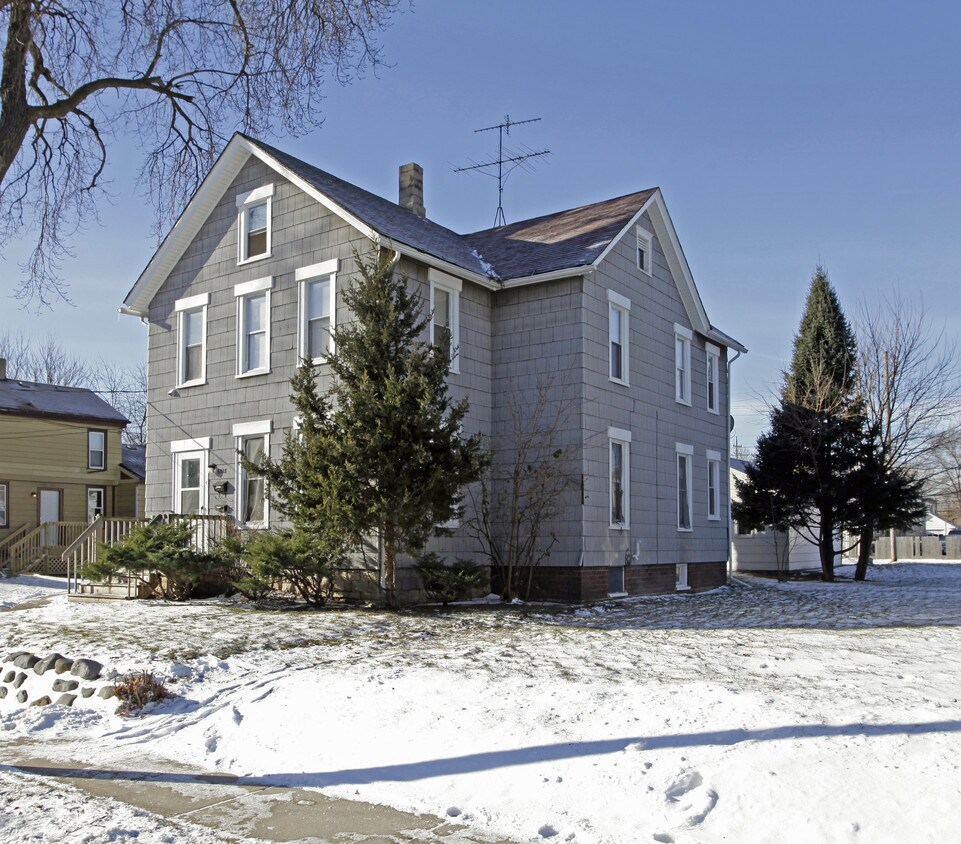 Foto principal - 6328 11th Ave