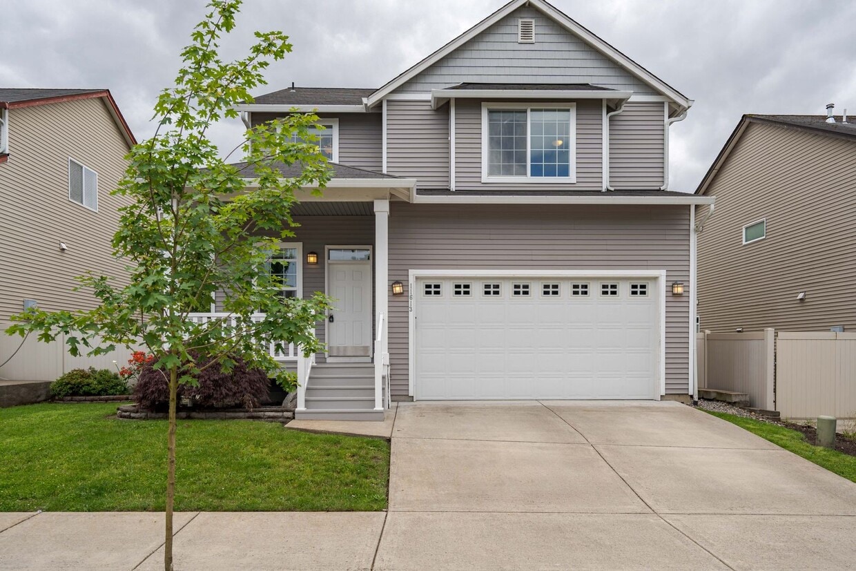 4 Bedroom 2.5 Bath with fenced backyard wi... - 4 Bedroom 2.5 Bath with fenced backyard wi...