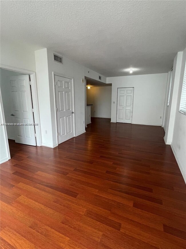 Foto del edificio - 115 SW 11th St