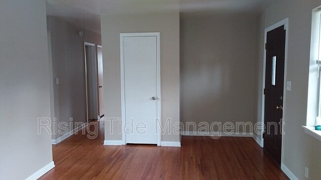 Building Photo - 613 Tree Haven Dr