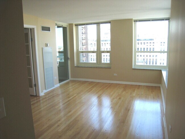 Building Photo - 345 N LaSalle St