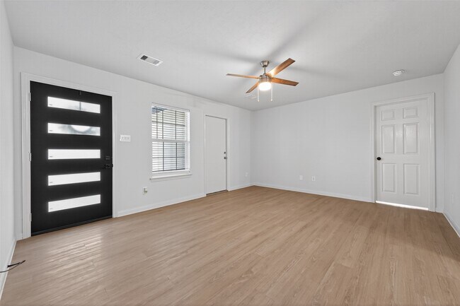 Foto del edificio - 16348 Ryan Guinn Way