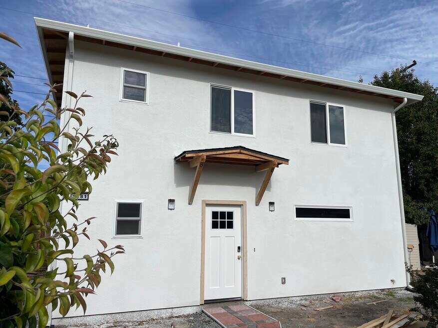 1279 Las Palmas Dr