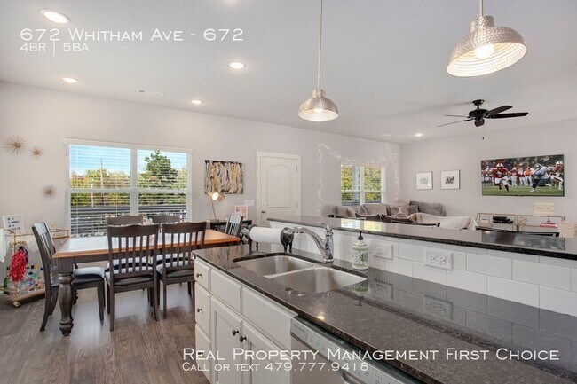 Foto del edificio - 672 Whitham Ave
