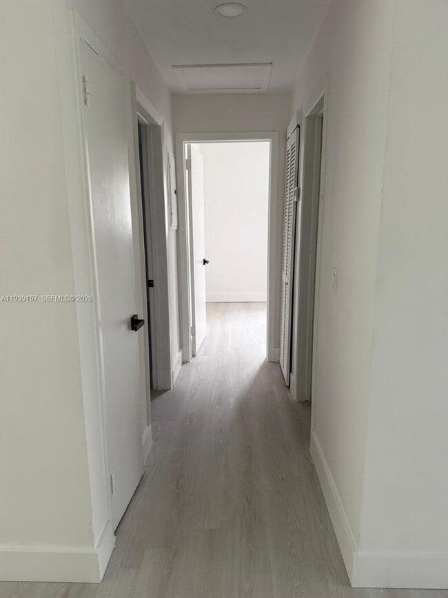 Building Photo - 5023 SW 93rd Ave