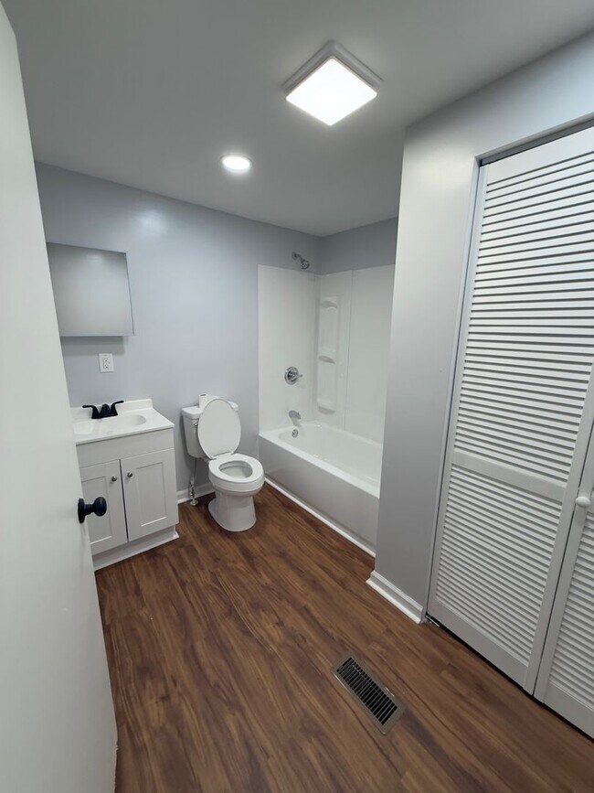 Building Photo - 120 E 14th St