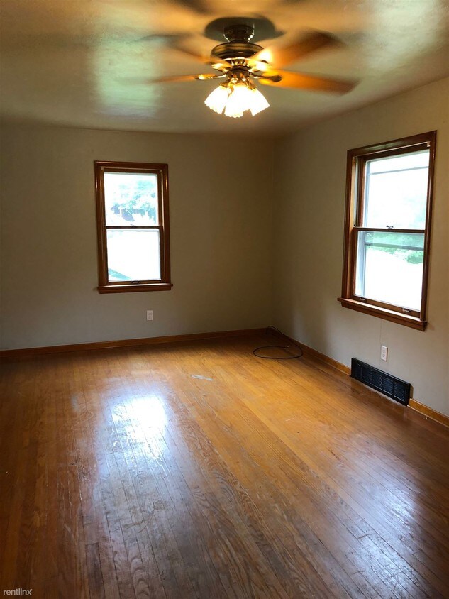 Building Photo - 3 br, 1 bath House - 522 N 12th St