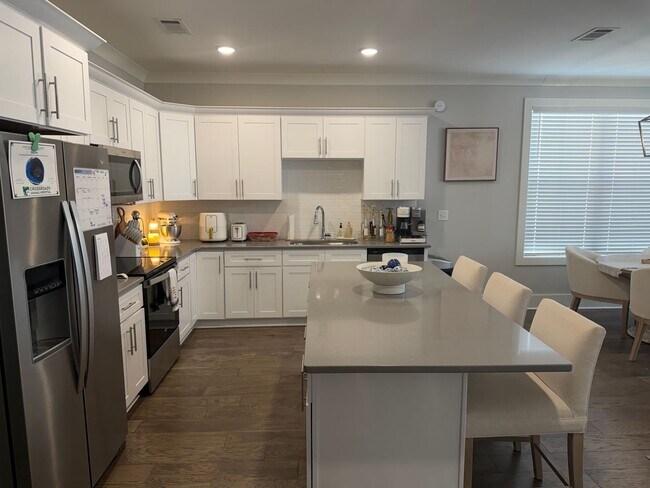 Foto del edificio - Fully Furnished 3 Bed 3.5 Bath Townhouse in Stillwater!