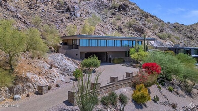 Building Photo - 5800 E Glen Dr