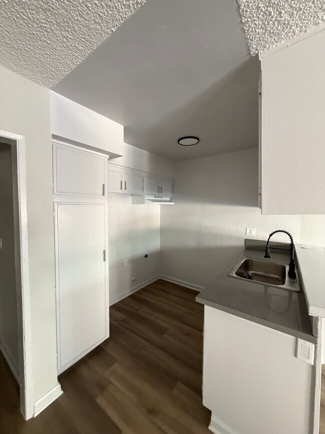 Foto del edificio - 1443 W 105th St