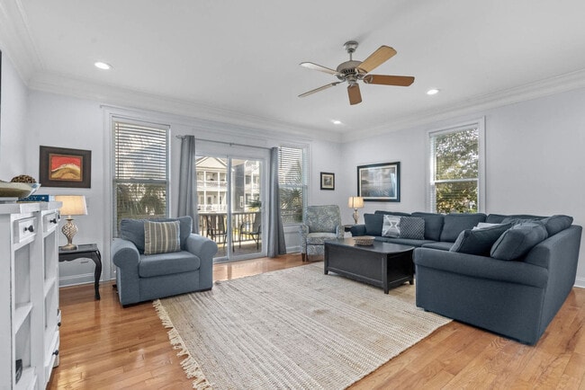 Building Photo - 115a 7th Ave S