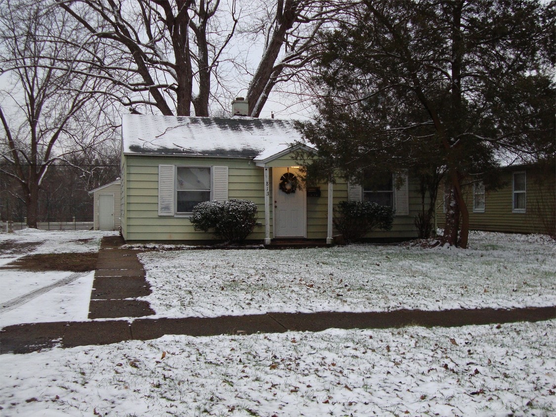 Building Photo - 813 Bryan St