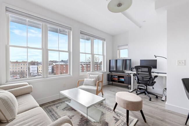 Building Photo - 70 S Bremen St