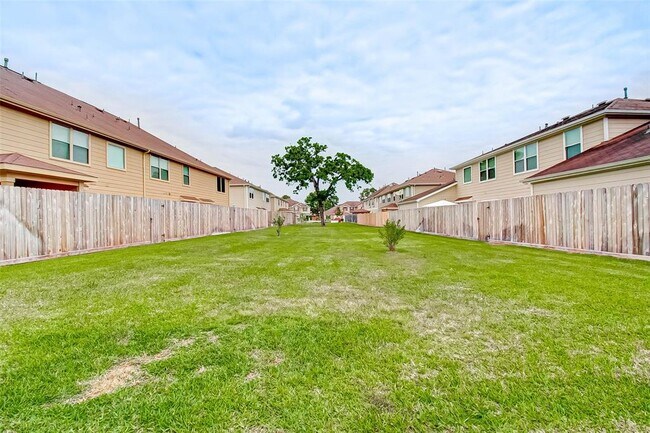 Foto del edificio - 12108 Martin Creek Ln