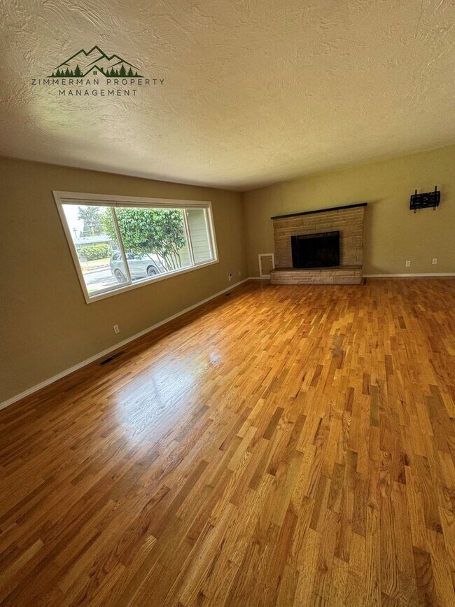 Building Photo - Ferry Street Bridge 3 bedroom Home
