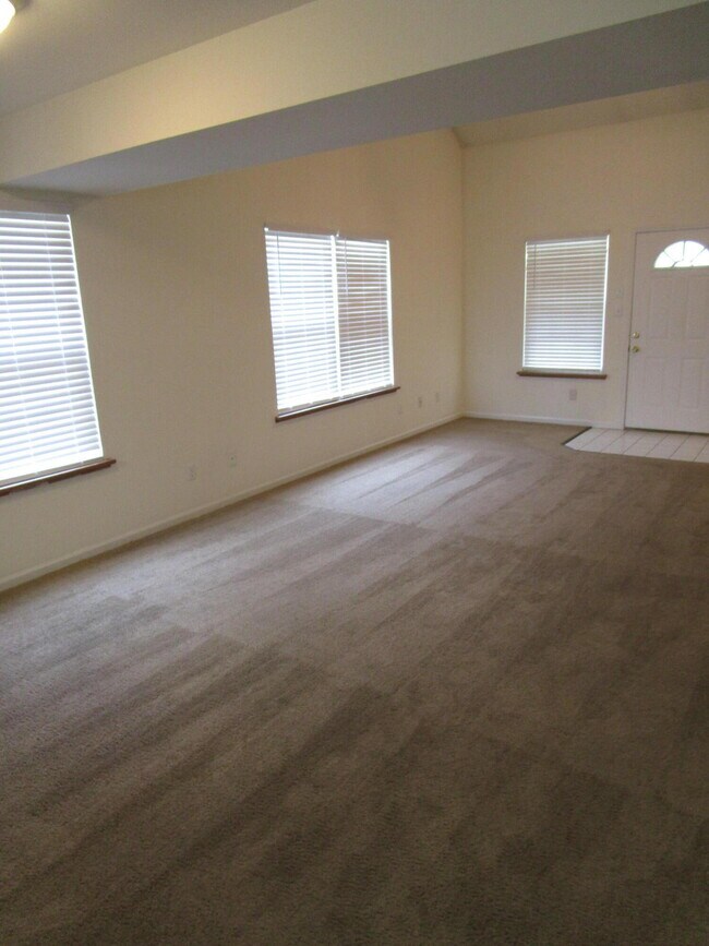 Building Photo - 1720 Juniper Dr