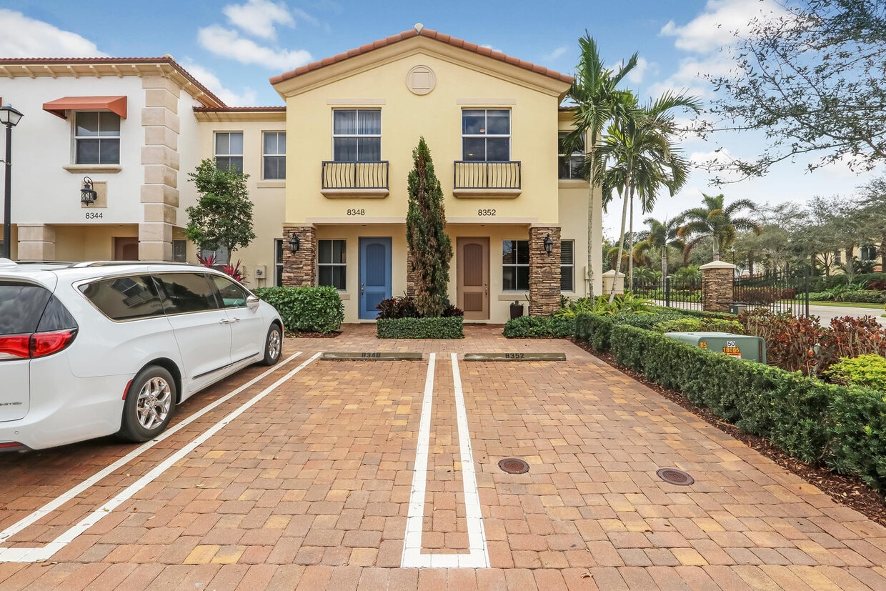 8352 Cocoplum Sound Ln, West Palm Beach, FL 33411