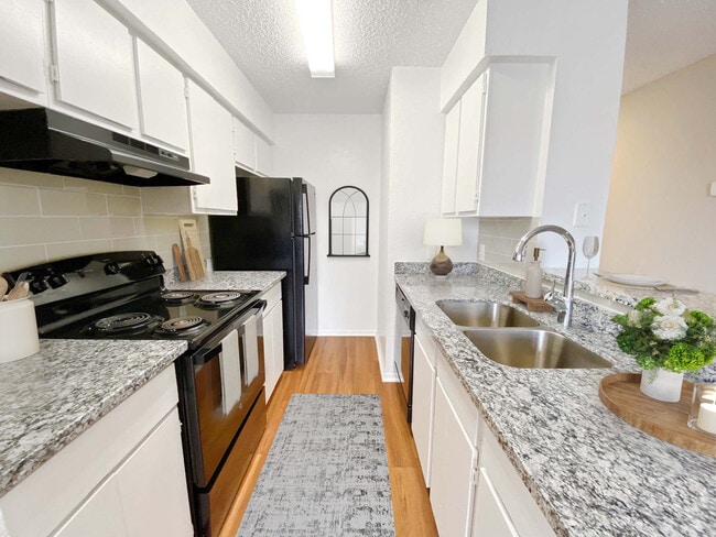 Building Photo - Hyperion