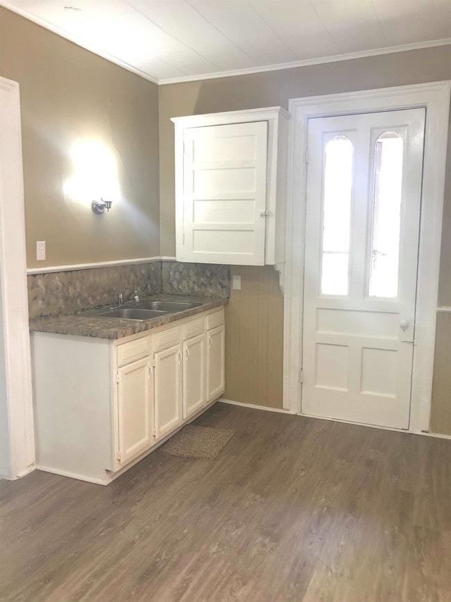 1003 Court St Unit 4, Saginaw, MI 48602 Room for Rent in Saginaw, MI