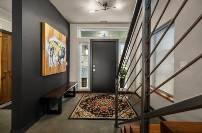 Foto del edificio - 156 Wild Rose Ln