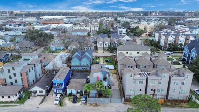 Foto del edificio - 1708 Winter St